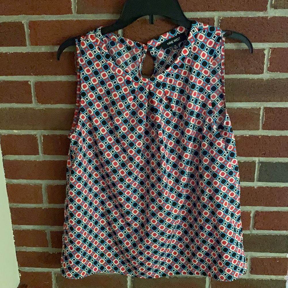 Medium Nine West short sleeve blouse. Great condition!